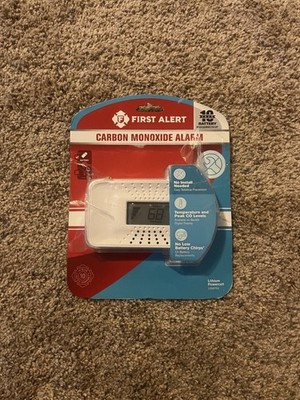 First Alert CO710 Carbon Monoxide Detector with Digital Temperature Display 