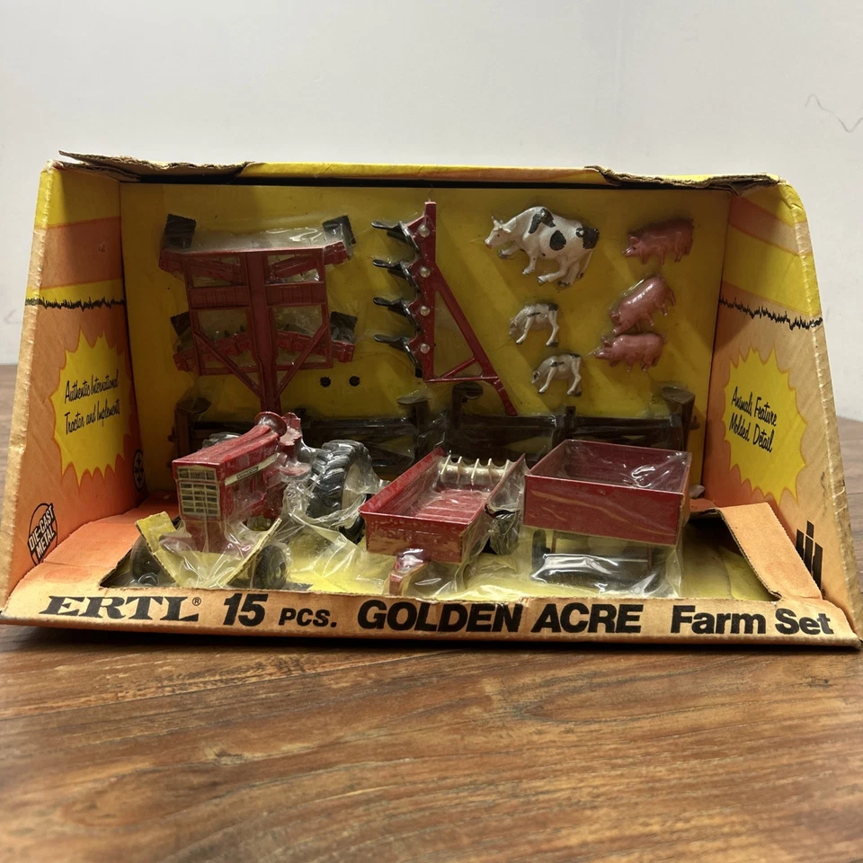 Vintage 1/32 Ertl Golden Acres Farm 15 Pc Set IH Animals Tractor In box NEW - Image 3 of 4