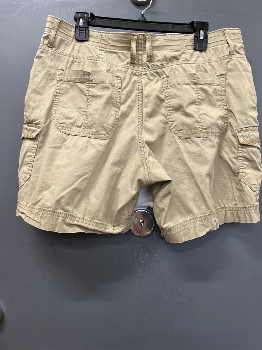 Lee sinfully deals soft shorts