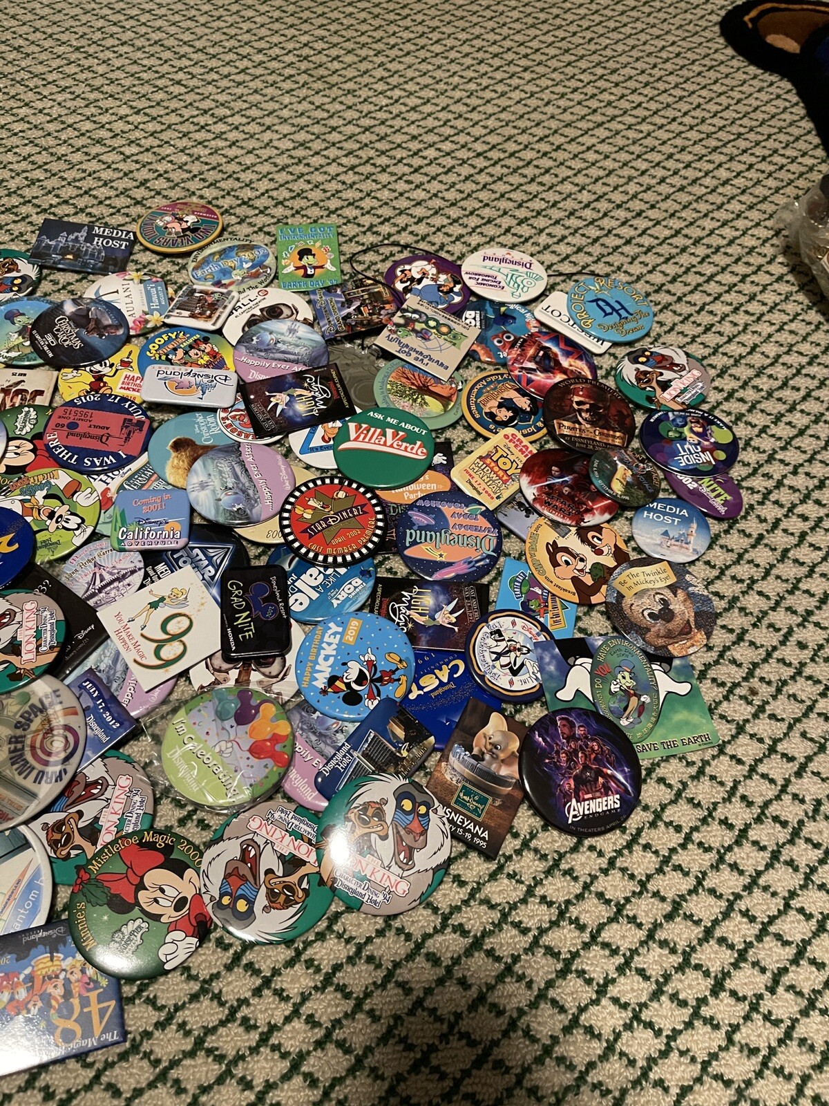 Disneyland Button pin back lot Cast Member, Exlusive Disney Pins! eBay
