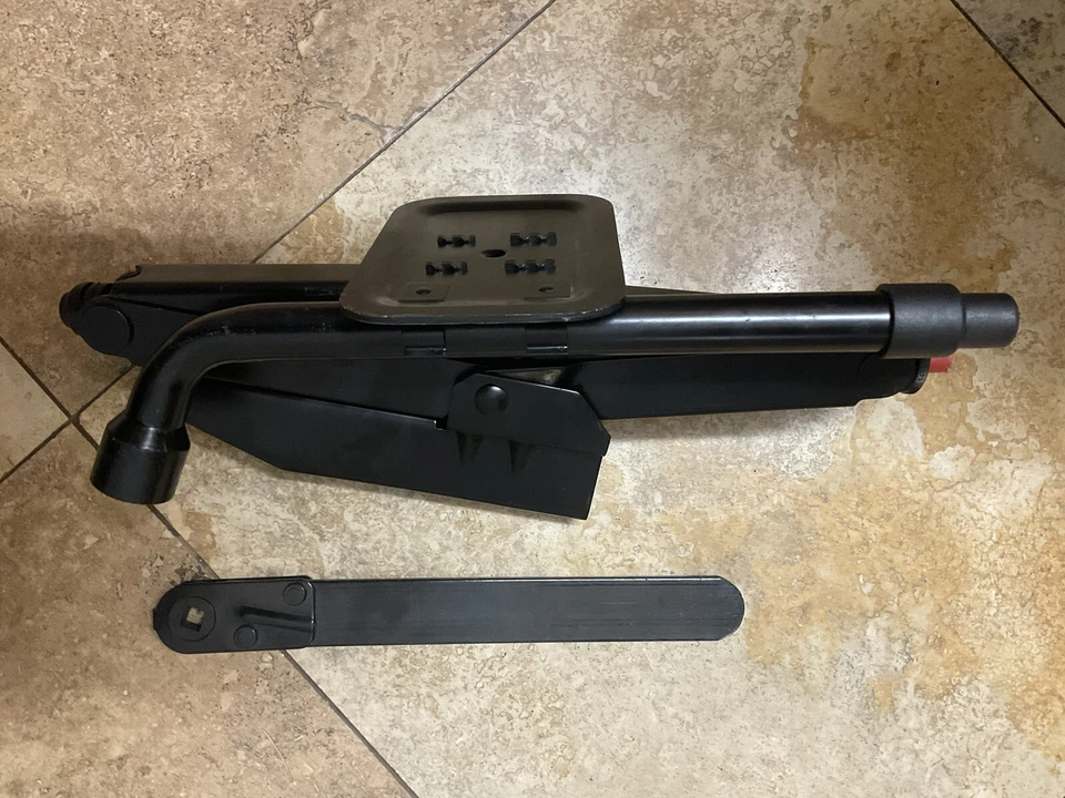 1998-1999-2000-2001-2002-2003 Jaguar XJ8. Домкрат для шин и инструменты от оригинального производителя - Изображение 2 из 4