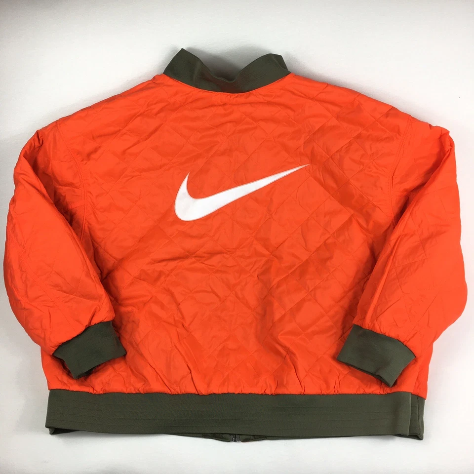 Jaqueta Bombardeiro Nike Reversível Varsity Ajuste Solto Plus Feminina Tamanho 2X FB3206-222 - Imagem 4 de 4