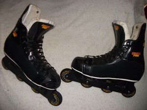 hockey roller blades for wide feet