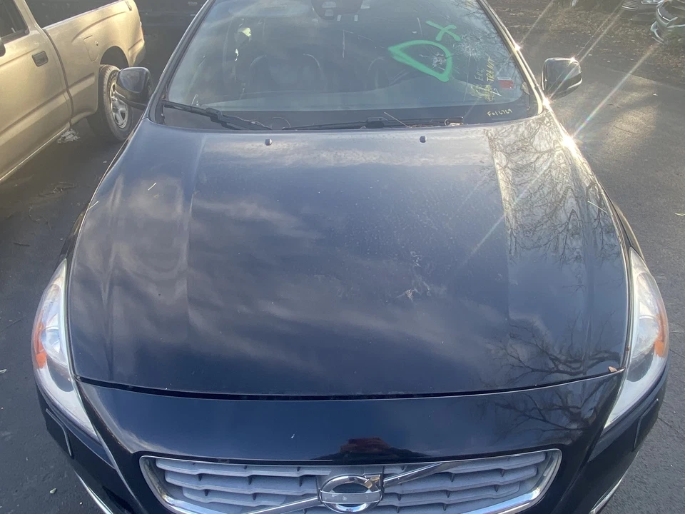 Used Hood fits: 2013 Volvo 60 SERIES S60 Grade C - Изображение 3 из 4