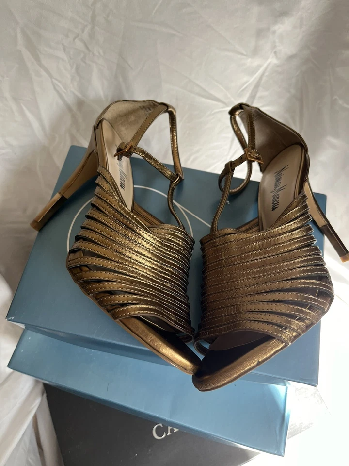 Neiman Marcus 金属金 4-1/2 英寸细高跟鞋 8M — 第 4/4 张图片