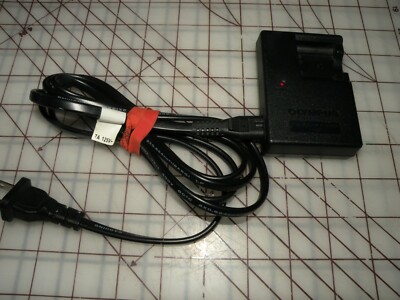 Genuine Olympus LI-40C Battery Charger For FE-220 FE-230 FE-240 FE-250 FE-280 