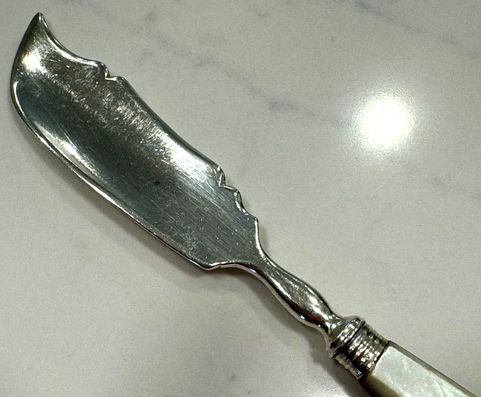 CUCHARA DE QUESO PLATA ESTERLINA 1827 MANGO MADREPERLA BIRMINGHAM E THOMASON Foto 4 de 4