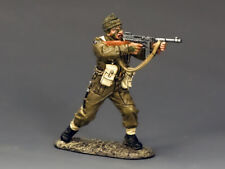 KING /& COUNTRY D DAY DD257 BRITISH COMMANDO CROUCHING OFFICER WITH PISTOL MIB