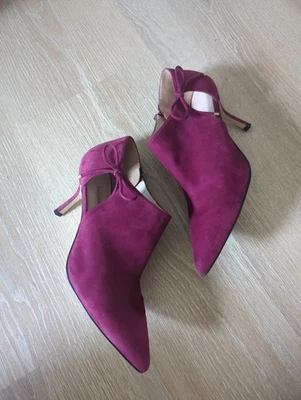 STUART WEITZMAN X Yang Mi Burgundy Short Heel Suede Sandals Booties 7.5M RARE - Image 1 of 4
