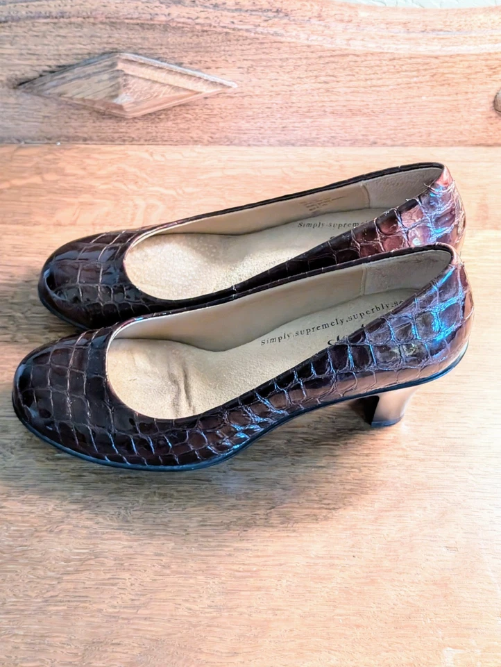 Zapatos de tacón sin cordones de cuero granate de cocodrilo puntos suaves 6 1/2 Foto 2 de 4