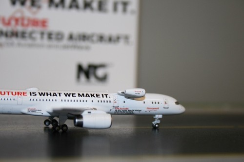 NG Models 1:400 Honeywell Boeing 757-200 N757HW (53181) Die-Cast Model Plane - Picture 3 of 8