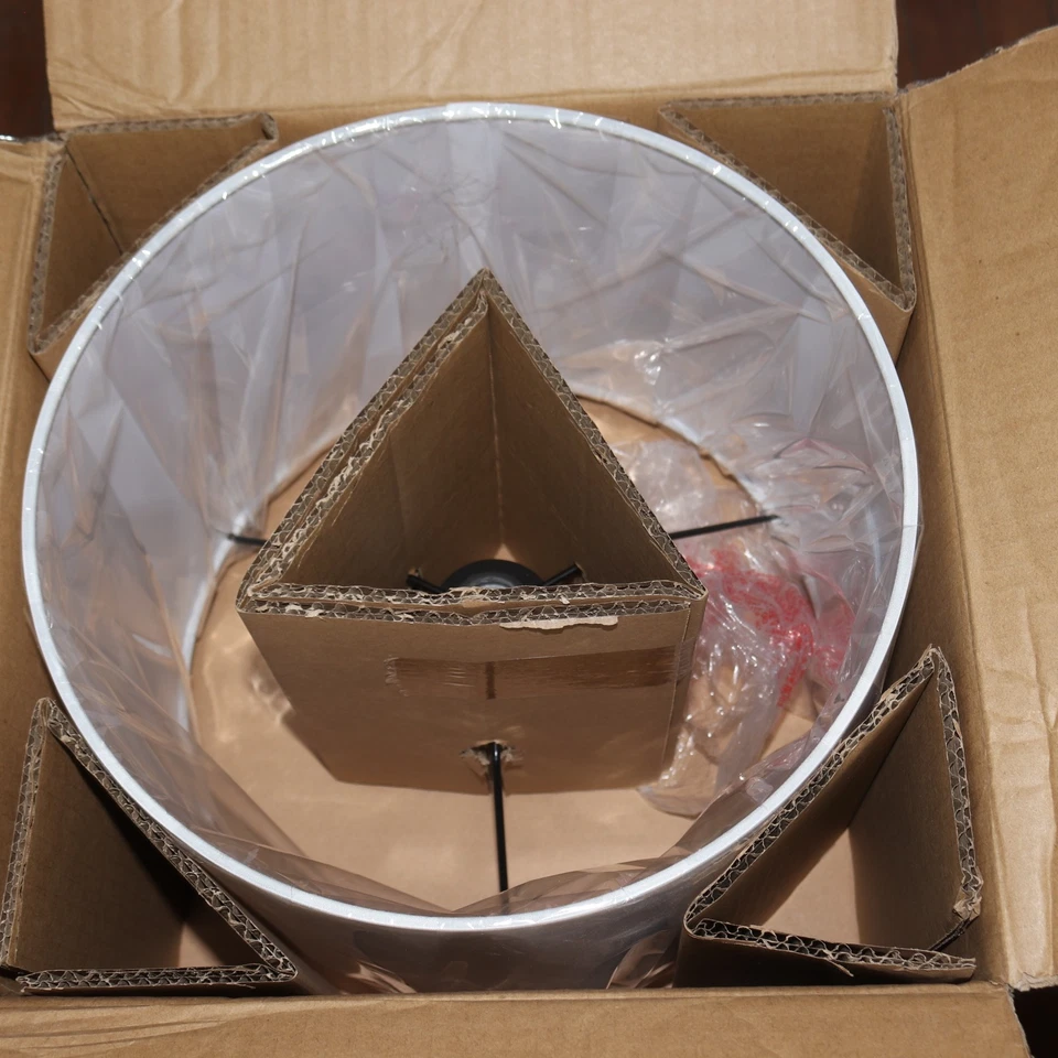 Lámpara de mesa Hampton Bay gris con mezcla blanca con base cerámica 20" Foto 4 de 4