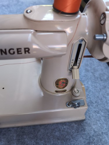 Singer Featherweight Sewing Machine Rare Tan Color Model Some Paint Chips Dings - Picture 15 of 24