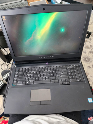 Alienware 17 R4 Gaming Laptop i7-7700HQ 32GB GTX 1070 17in Win10 Home