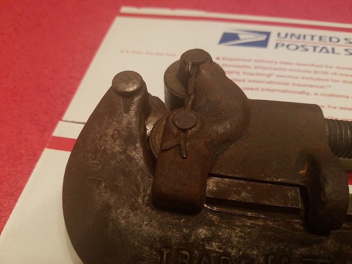 パイプカッター　TRIMONT MFG CO VTG Trimont MFG Co PERFECT HANDLE Wood Pipe Wrench Roxbury