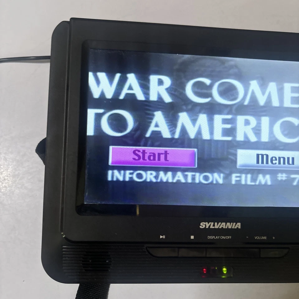 Sylvania 9" Portable DVD Player Region 1 SDVD9805-C - Image 2 of 4