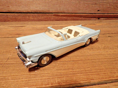 Vintage AMT 1957 Buick Roadmaster Convertible Dealer  Promo Friction Car 1:25