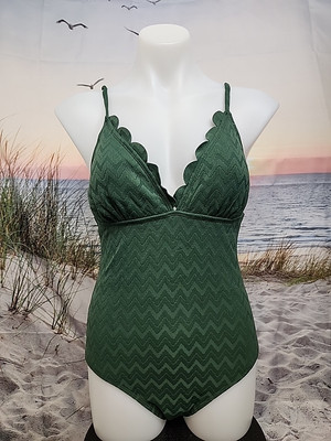 NWT Cupshe Womens One Piece Swimsuit Large Textured Green Tummy Control Scallope