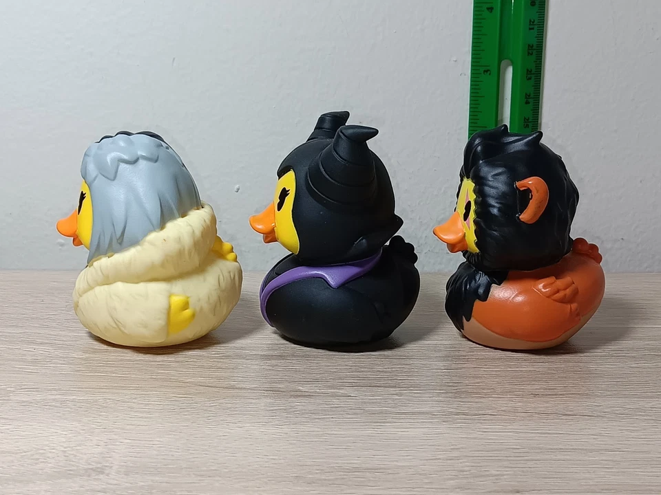 *ENVÍO GRATUITO* 2.5" Villanos Disney 3PK Pato de Goma Maléfica Cruella De-Vil Cicatriz Foto 2 de 4