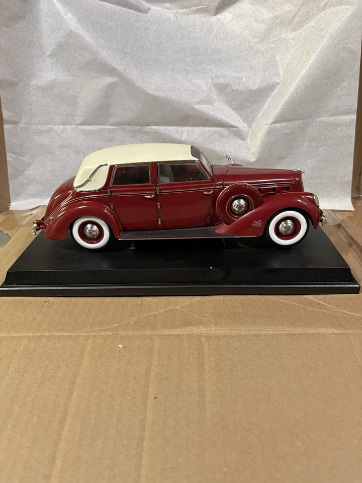 Signature 1/18 Scale Red Diecast 1937 Lincoln Touring Cabriolet Model Car - Image 2 of 4