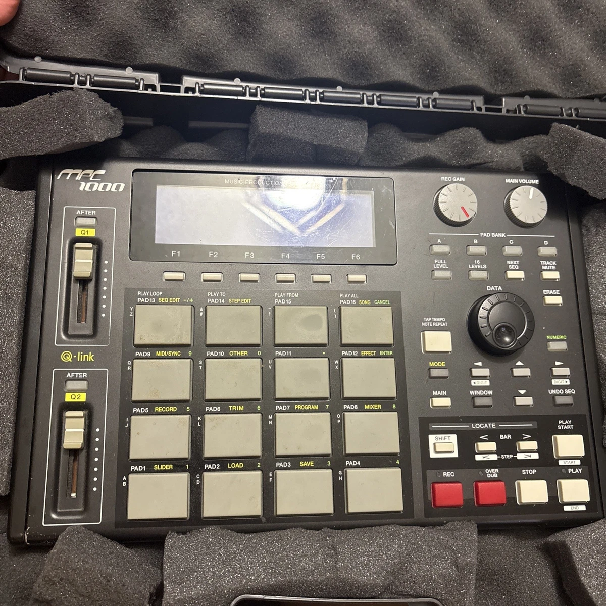 値下げしました。　AKAI MPC1000 AKAI MPC1000 Black Music Production Sampler Groovebox Sequencer