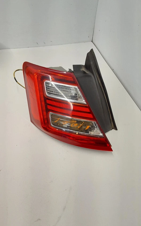 Luz trasera izquierda Ford Taurus 2015 OEM 44ZH2126 Foto 2 de 4