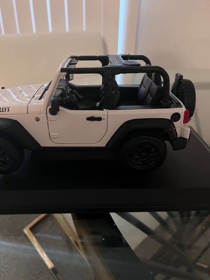 Jeep Wrangler Willys White 2014 Diecast Model Brand New - Image 3 of 4