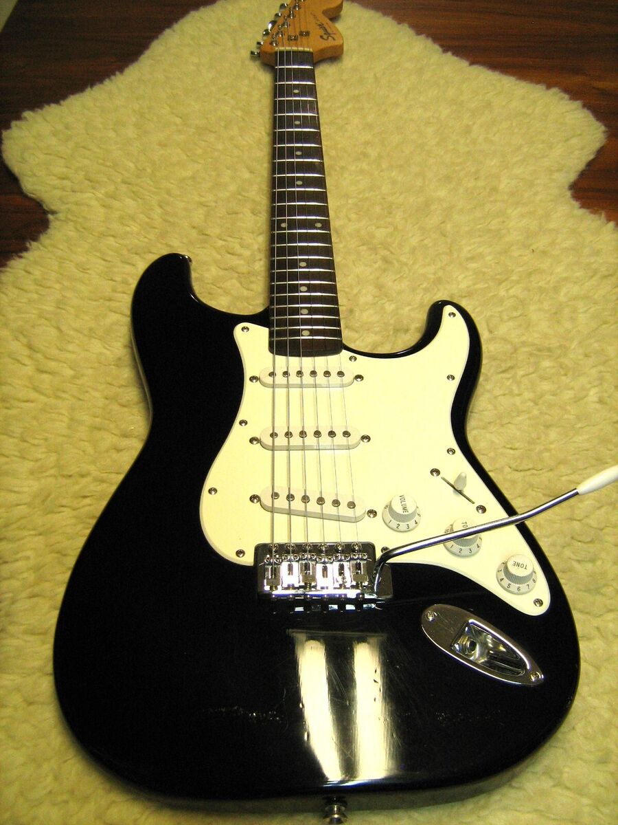 Fender 1999 Squier Stratocaster Affinity Black w/Padded Gig Fender 1999 Squier Stratocaster Affinity Black w/Padded Gig