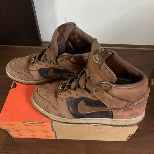 nike dunk high mighty crown bison
