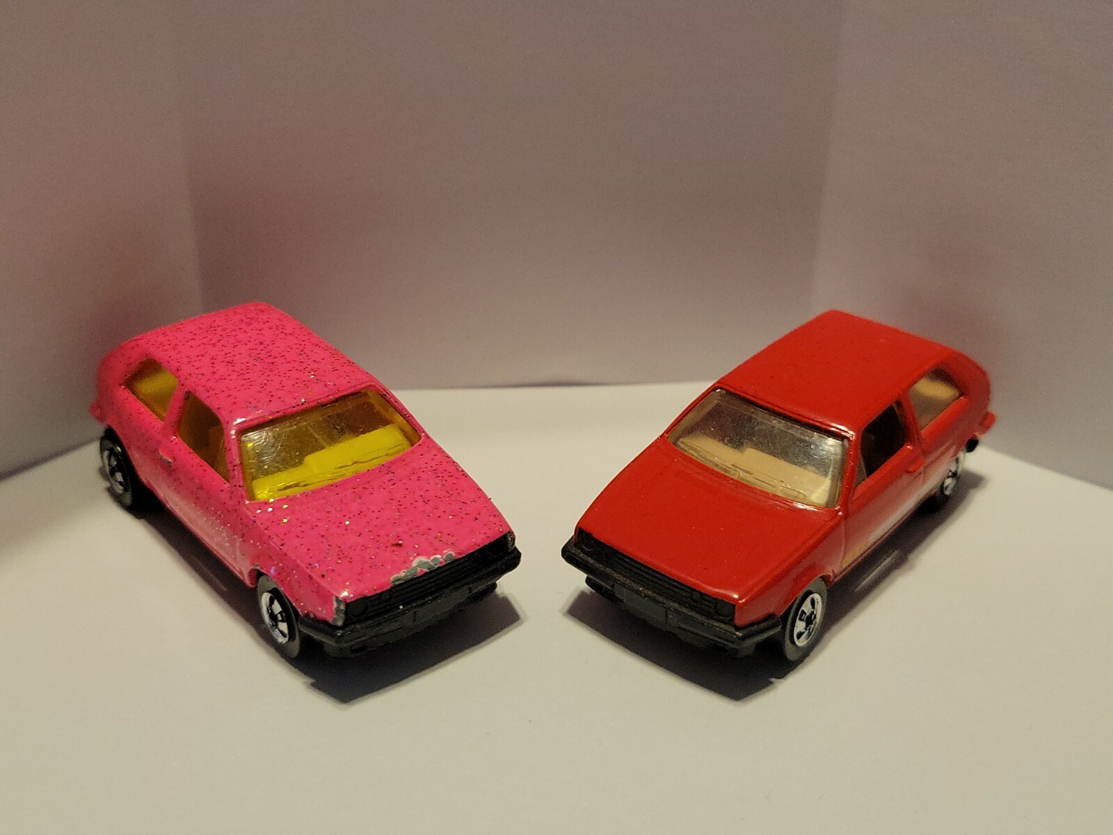 2 Rare Vintage 1989 Mattel Hot Wheels Volkswagen VW Golf GTI Diecast Red & Pink 2 Rare Vintage 1989 Mattel Hot Wheels Volkswagen VW Golf GTI Diecast Red & Pink