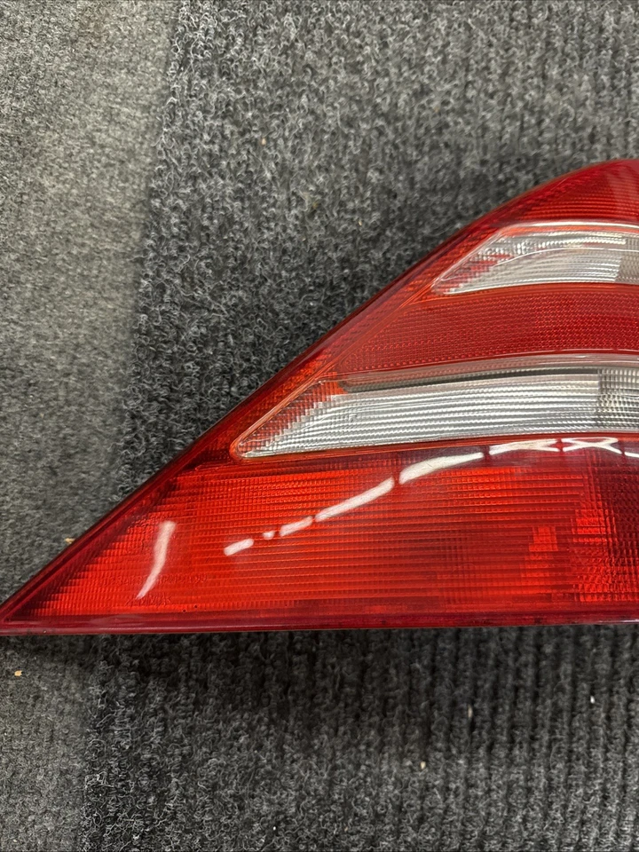 Luz trasera izquierda lado del conductor Mercedes Benz S500 W220 2002. Mercedes Original OEM Foto 4 de 4