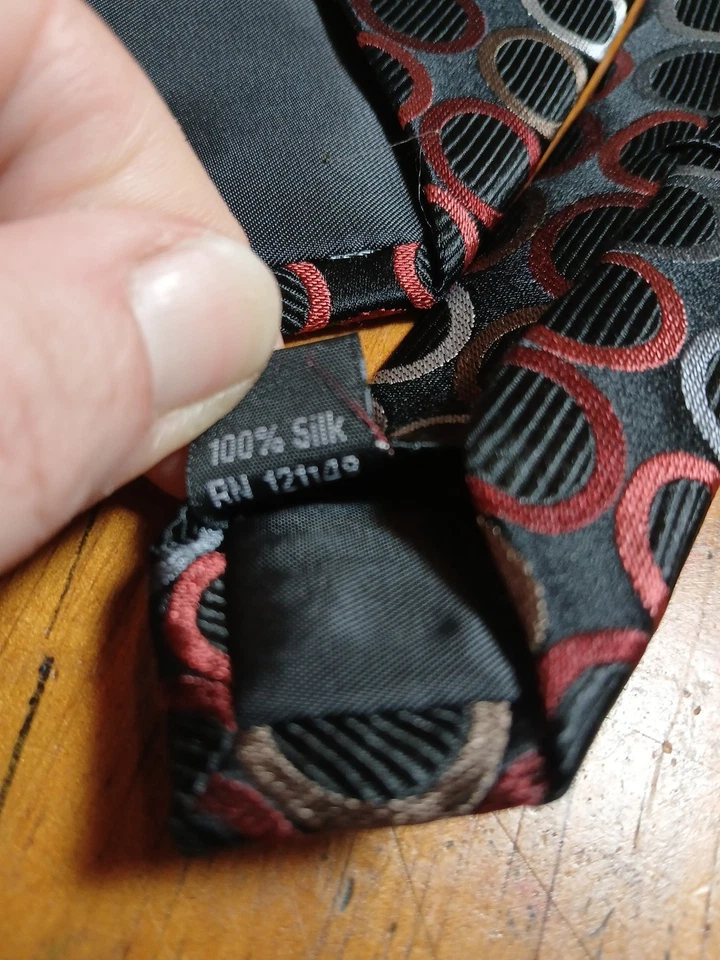 Corbata de seda para hombre Michael Michael Kors negra roja plateada dorada patrón geométrico... Foto 4 de 4