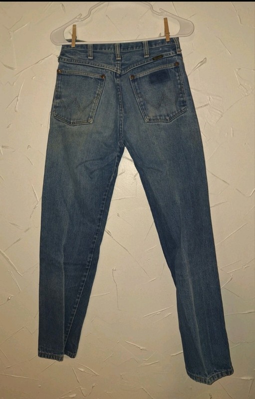 Wrangler Men’s Blue Medium Wash Denim Jeans Straight Leg Regular Fit 5-Pocket