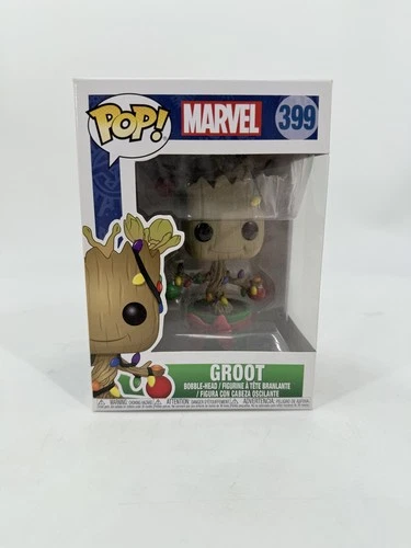 Funko Pop! Marvel - Groot (Holiday) #399 Vinyl Figure with Pop Protector