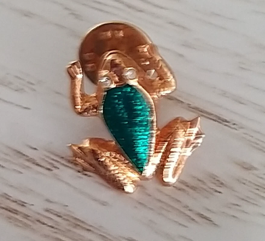 Broche Femme Grenouille Noire Et Violette Strass – Email Métal – Bijou Fantaisie