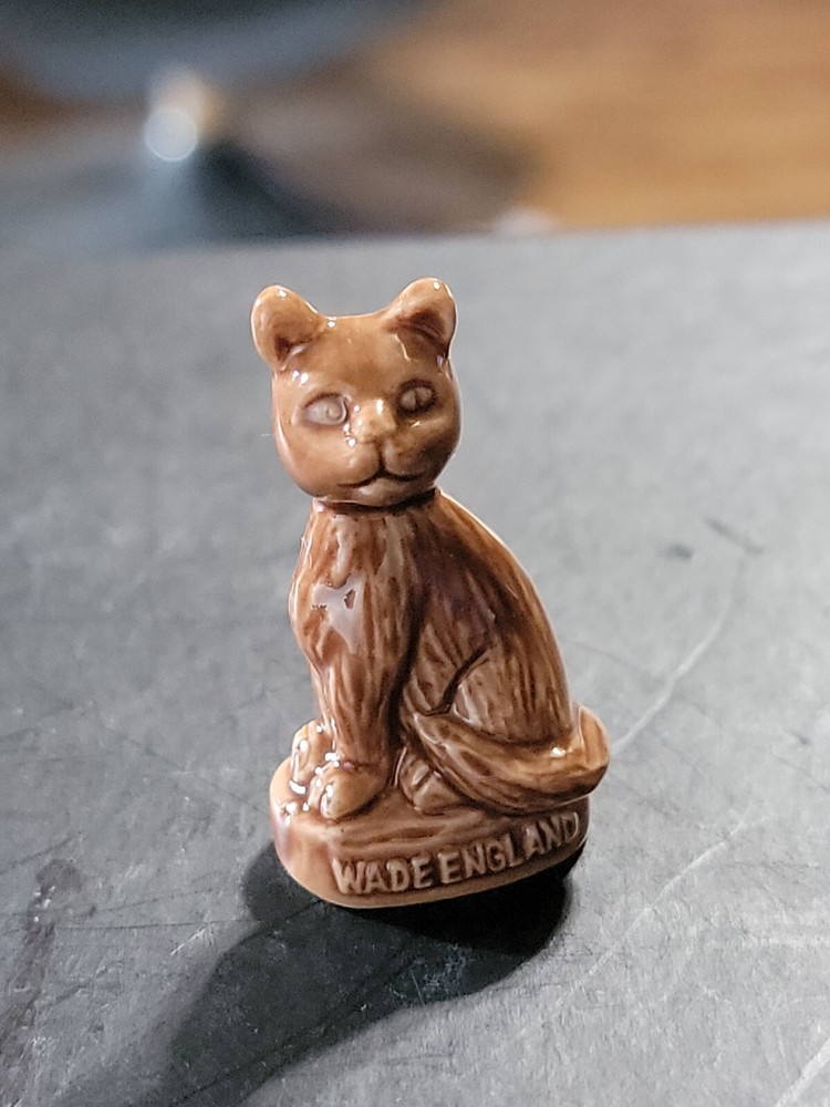 Wade Whimsie England Pet Shop Friends Series Cat 2007-2008 Red Rose