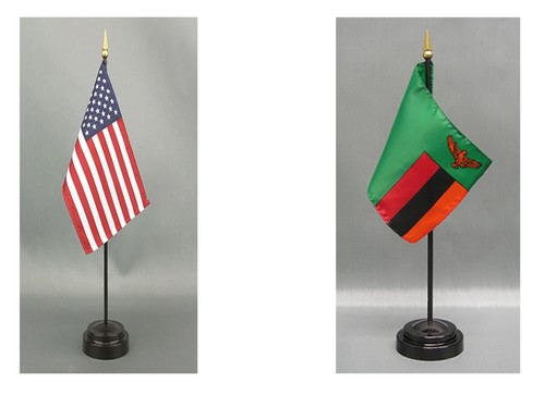 Hecho en los EE. UU.- 1 American & 1 Country Rayon 4""x6"" Bandera de escritorio de oficina y 2 soportes - Imagen 216 de 217