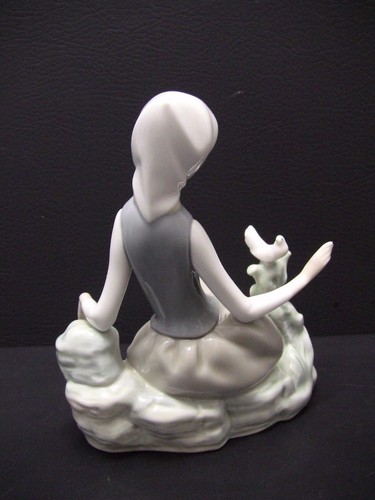 Lladro 4660 Shepherdess Girl With Dove Porcelain Figurine - 第 5/9 張圖片