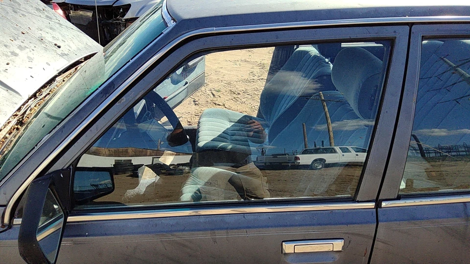 1983-1986 Toyota Camry Driver Left Front Side Window Door Glass Oem 6811232030 - Image 3 of 4