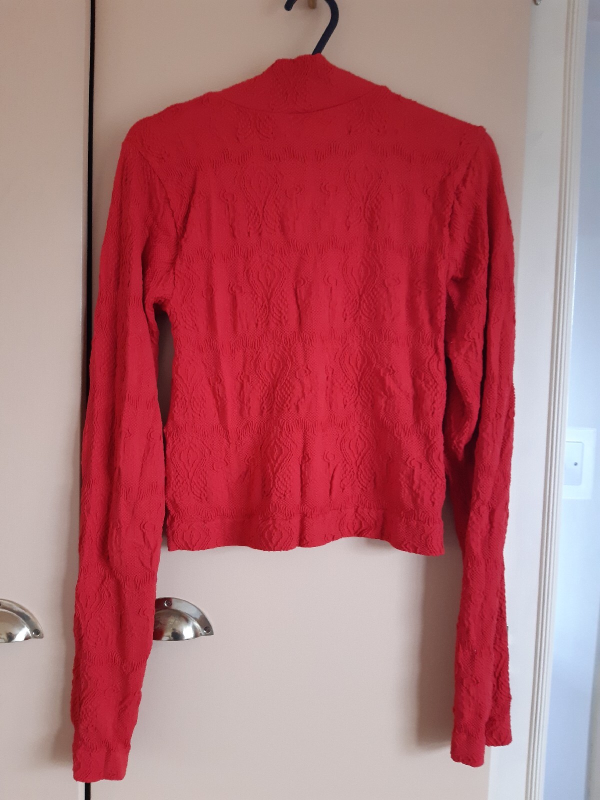 Stunning top from Urban Outfitter woman size small Gem