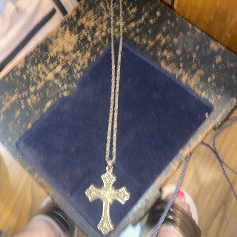Vintage 1975 Limited Edition Sarah Coventry Cross Necklace
