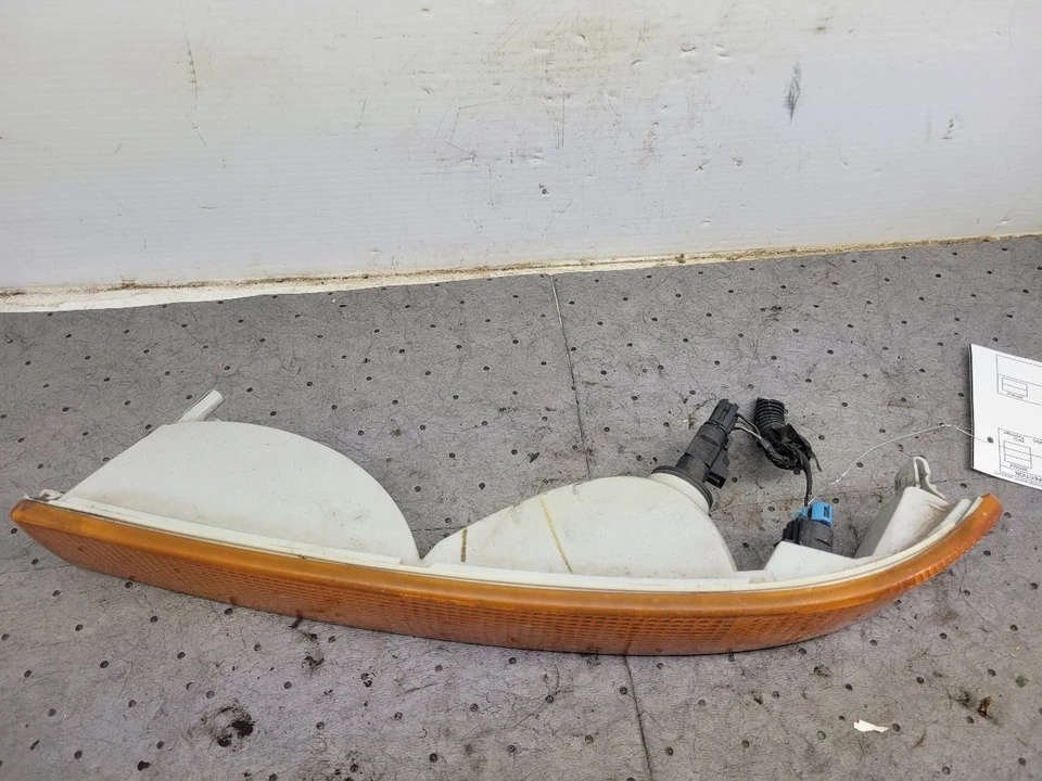 Luz de estacionamiento/esquina del conductor debajo de los faros para furgoneta Express 2500 03-23 1685397 Foto 3 de 4