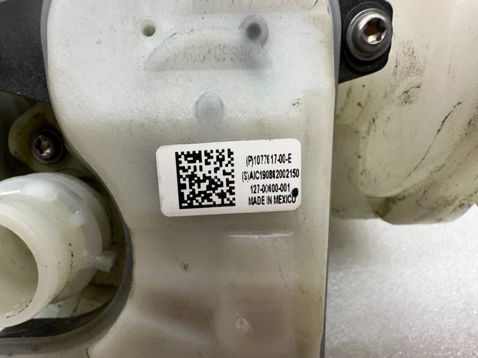 💎Subergarrafa reservatório de líquido de arrefecimento do radiador OEM 17-23 TESLA modelo 3 1077617-00-E - Imagem 2 de 4