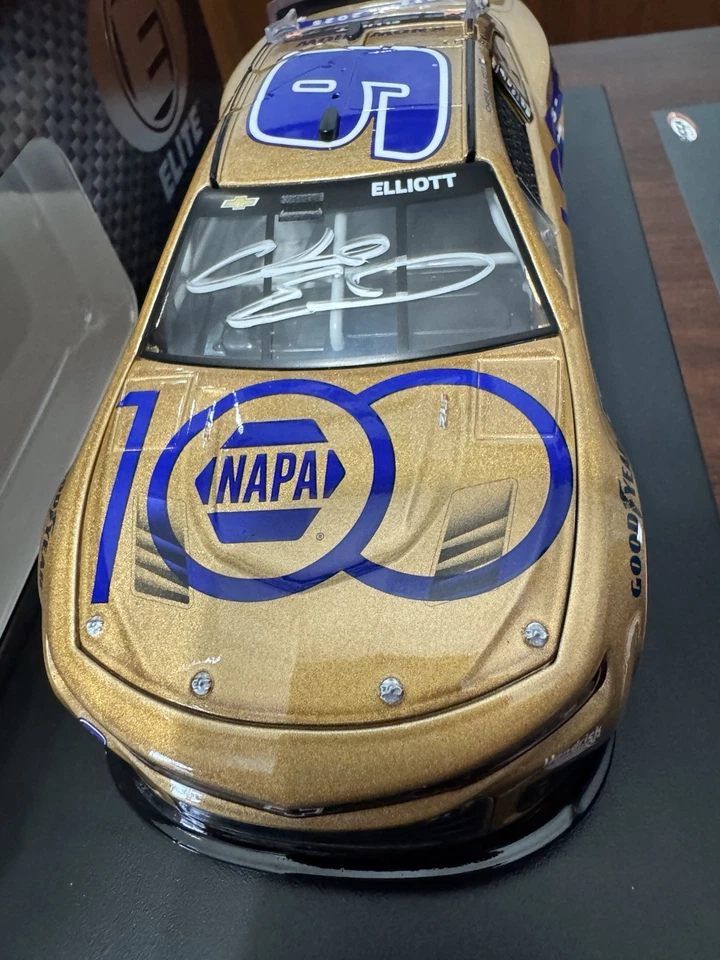 Chevrolet Elite autografiado 1/24 Chase Elliott #9 Napa 100 aniversario 2025 Foto 3 de 4