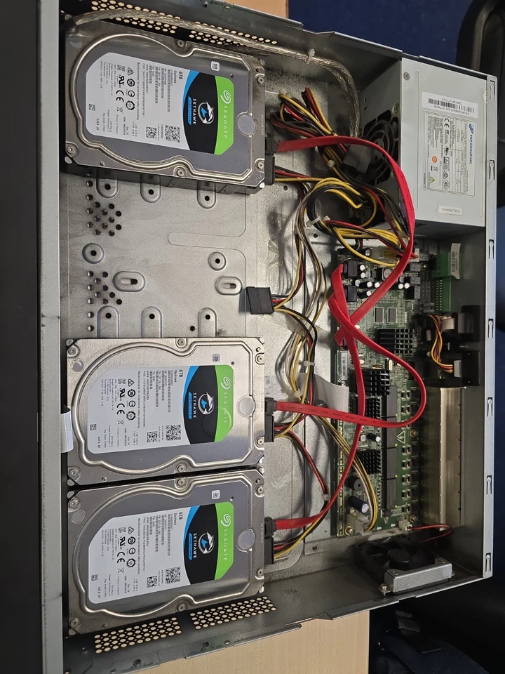 Hikvision DS-7732NI-E4/16P 32-Channel NVR with 18TB Seagate SkyHawk HDD(3 × 6TB) - Image 3 of 4