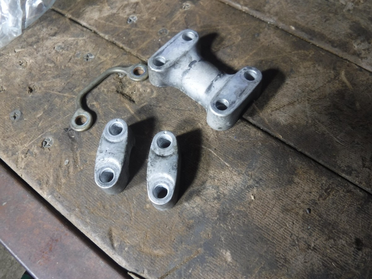 1999 YAMAHA V-MAX SX 700 triple snowmobile parts: HANDLEBAR CLAMPS
