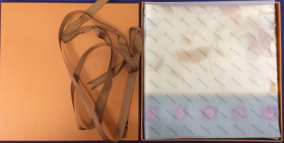 Bufanda cuadrada impresa digital satinada 16 mm textil 100 % seda Hardy's Foto 2 de 4