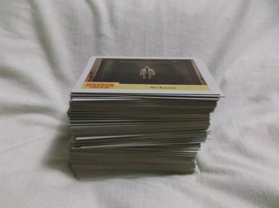 Netflix Stranger Things 2018 temporada 1 nuevo juego de 100 cartas base en muy buen estado+ Foto 2 de 4