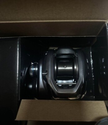 Baitcasting Reel 24 SLX 70XG Right Gear Ratio 8.2:1 Fishing Reel