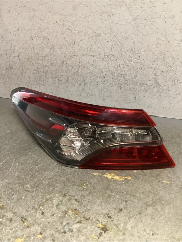 2018-2024 TOYOTA CAMRY LEFT LH DRIVER SIDE TAILLIGHT LAMP OUTER REAR LED OEM